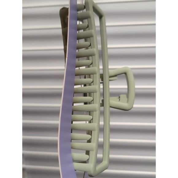 Claire’s Large Rectangular Sage Hair Clip Green New Claw Womens Girls - Picture 4 of 6